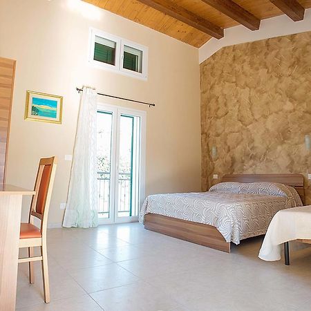 Zio Tonino Bed and Breakfast Termoli Værelse billede